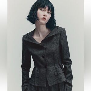 H&M STUDIO COLLECTION
WOOL-BLEND DARK GRAY BLAZER
NEW WITHOUT TAG